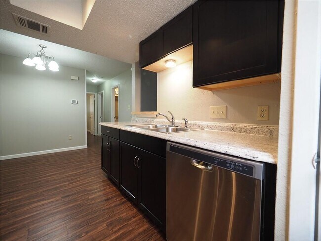 Building Photo - 5204 Nuckols Crossing Rd