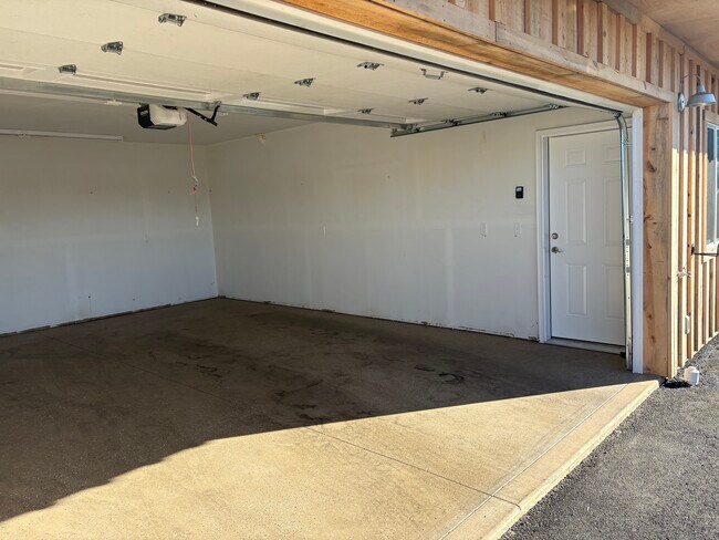 Foto del edificio - 682 Elm Ave