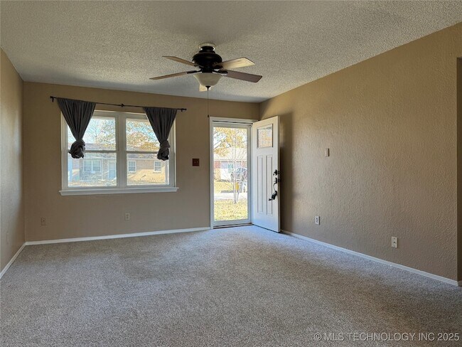 Foto del edificio - 13786 S Hickory St