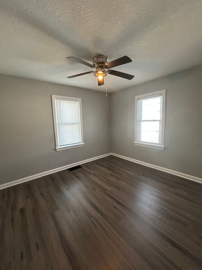 Foto del edificio - Newly Updated 4 Bed House Available Now!