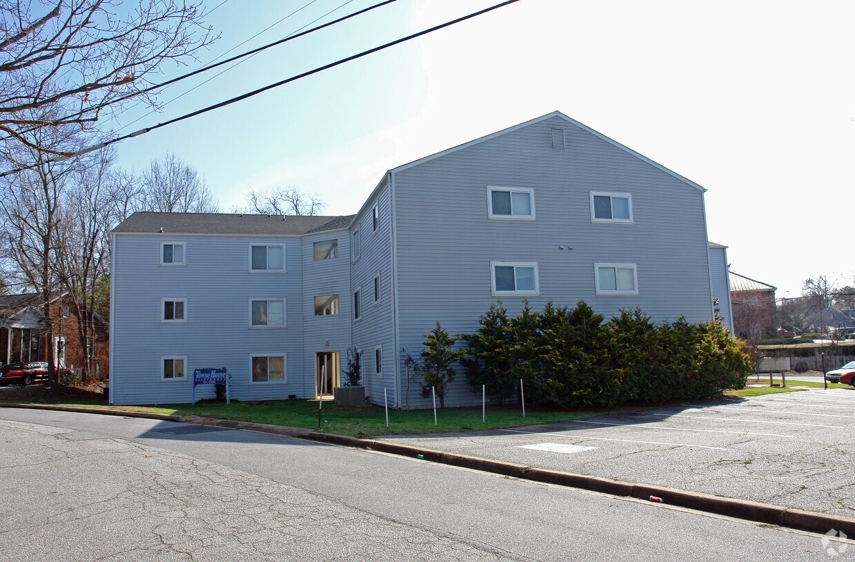 Foto del edificio - Towne House Apartments