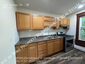 Building Photo - 136 Social St