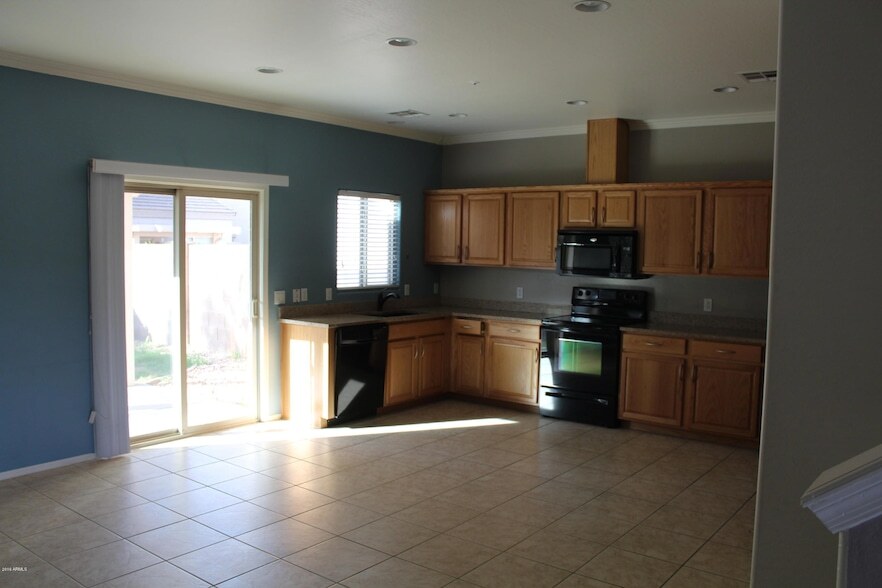 Foto del edificio - 8851 W Dahlia Dr