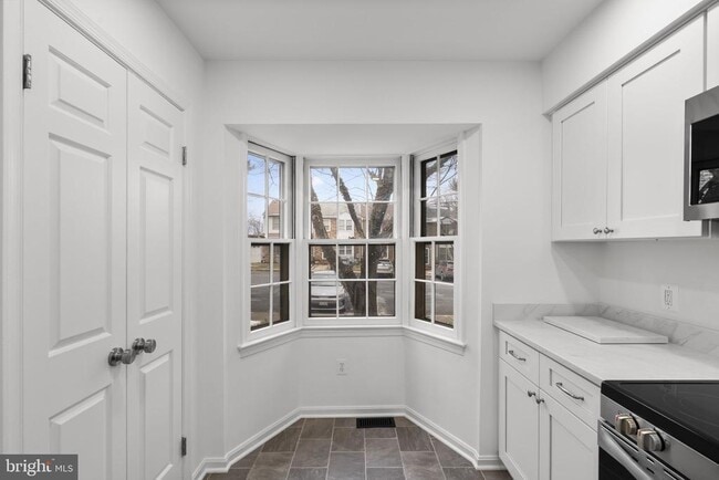 Building Photo - 119 E Main St