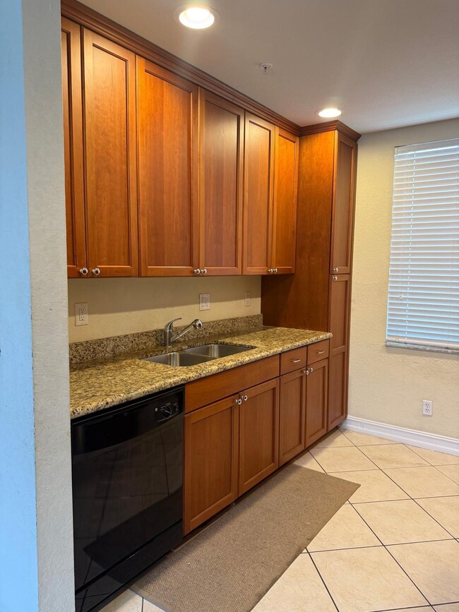 Building Photo - 603 N St