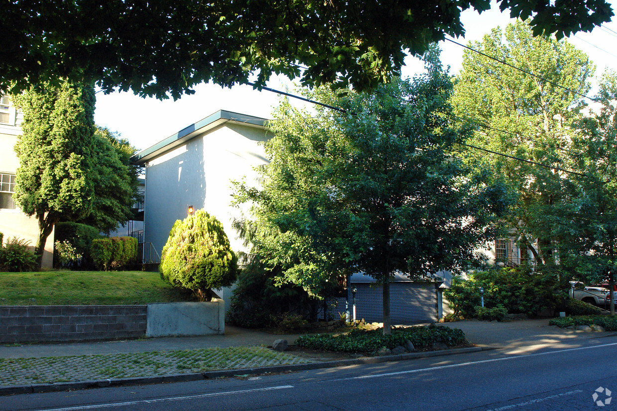 Building Photo - Rose City Court Apartments