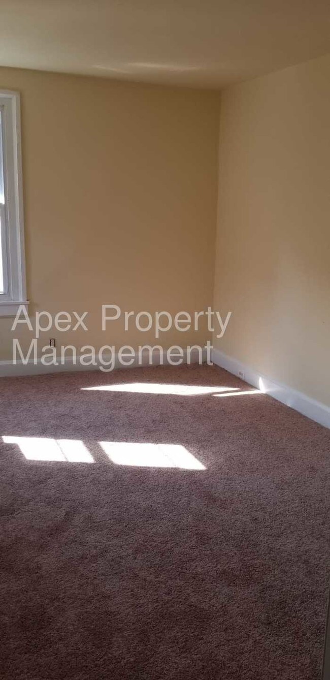 Building Photo - Lovely 4 Bedroom House in Mt Holly!