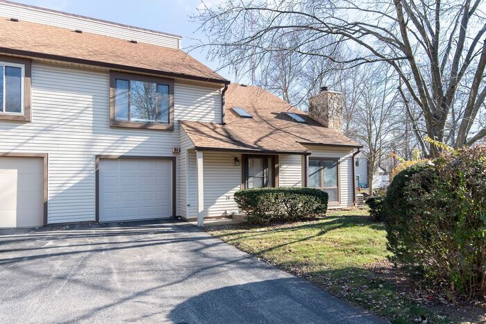 Primary Photo - 2 Bed Condo Nearly 1300 square feet in cha...
