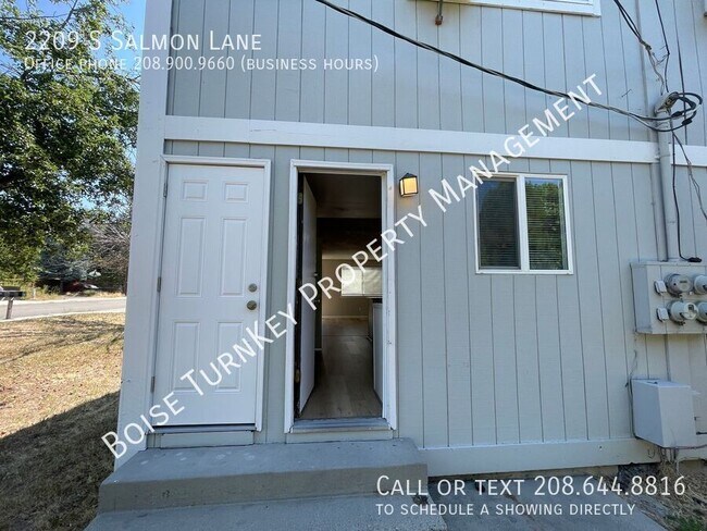 Building Photo - 2209 S Salmon Ln