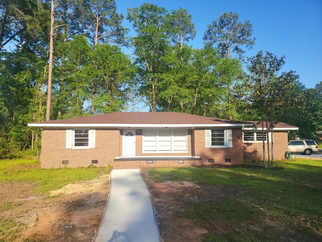 Primary Photo - 105 Pinecrest Dr
