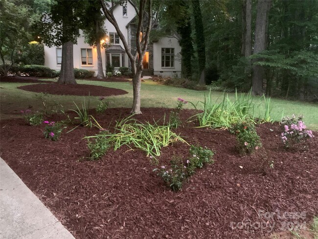 Foto del edificio - 1620 Walden Pond Ln