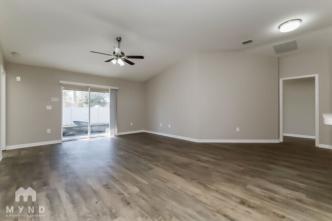 Foto del edificio - 8133 Alamosa Wood Ave