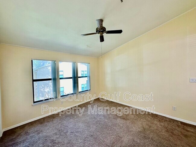 Foto del edificio - 4024 Crockers Lake Blvd