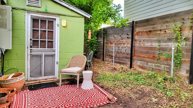Foto del edificio - 709 W Live Oak St