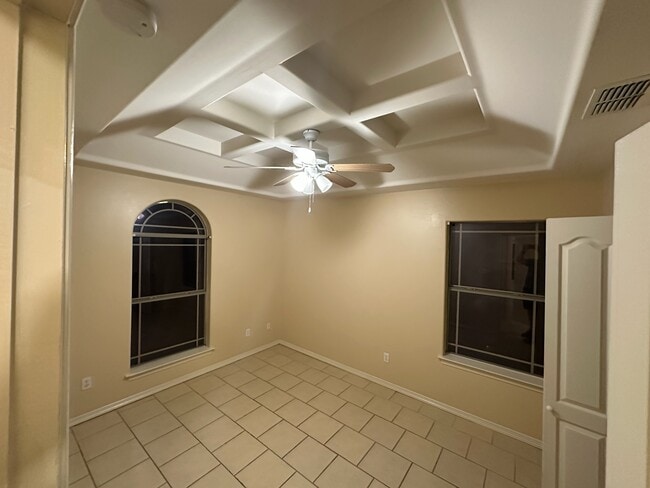Building Photo - 2201 N Dahlia St