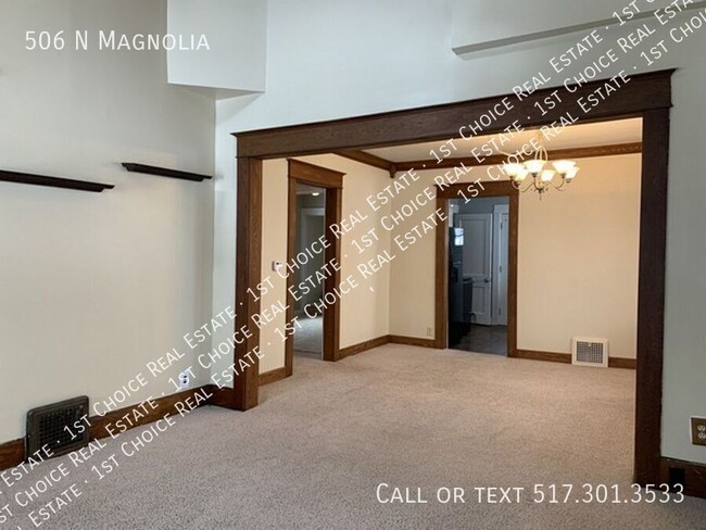 Building Photo - Charming 2-BDR 1.5-BTH House w/ Den