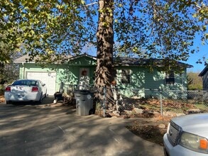 Building Photo - 421 W 65th Pl N