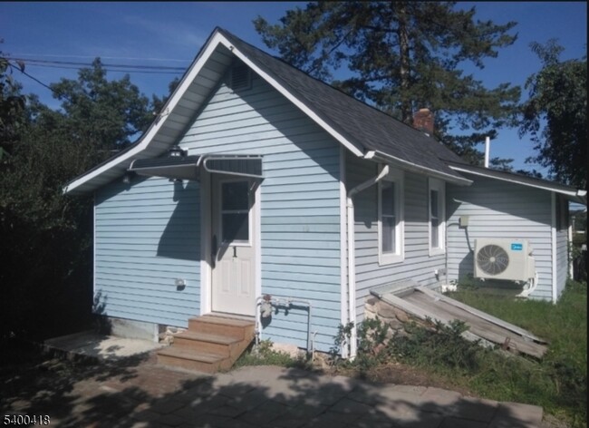 Building Photo - 1 Richwood Pl