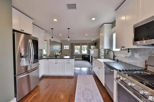 Building Photo - Charming 2 Bedroom, 2 Bath Craftsman Home