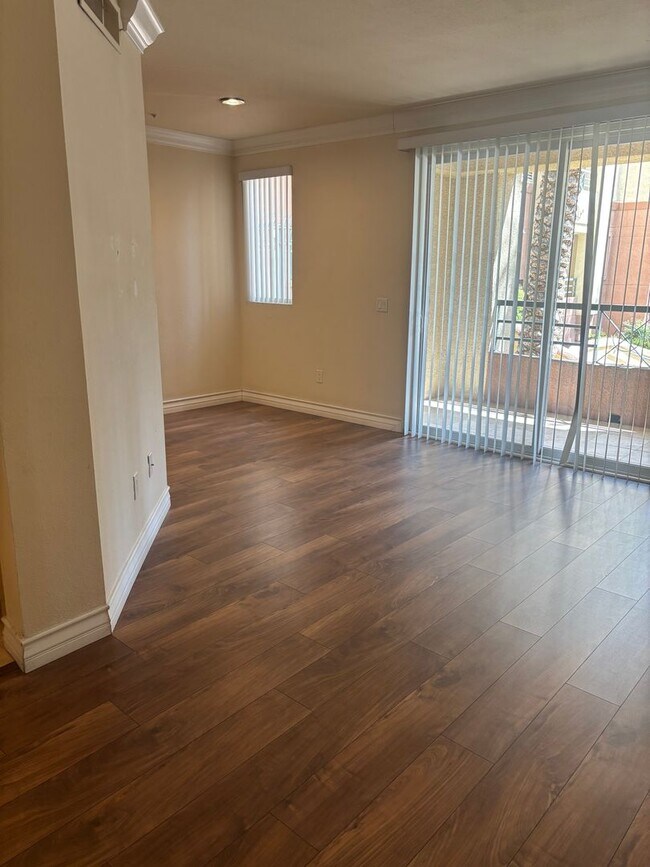 Foto del edificio - Meridian Unfurnished 1 Bed | 1 Bath Luxury...