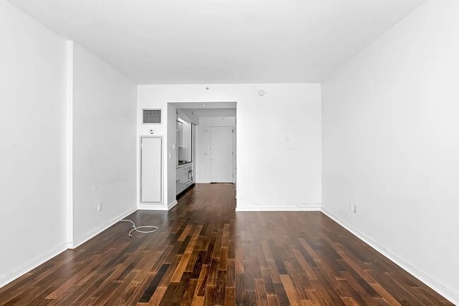 Building Photo - 340 E 23rd St