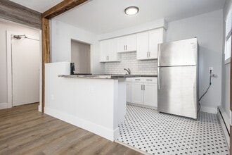 Building Photo - 23 McClary Ave