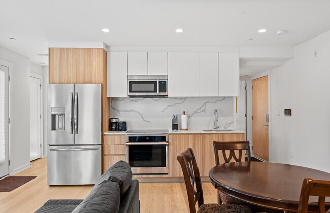 Foto del edificio - 2216 40th Pl NW