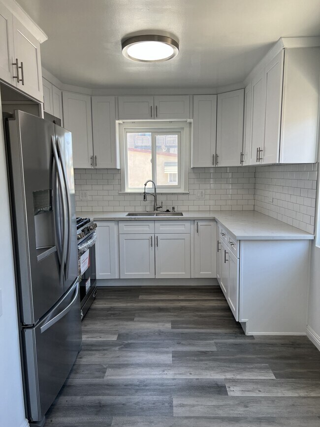 Building Photo - 1030 2nd Street, Unit 12