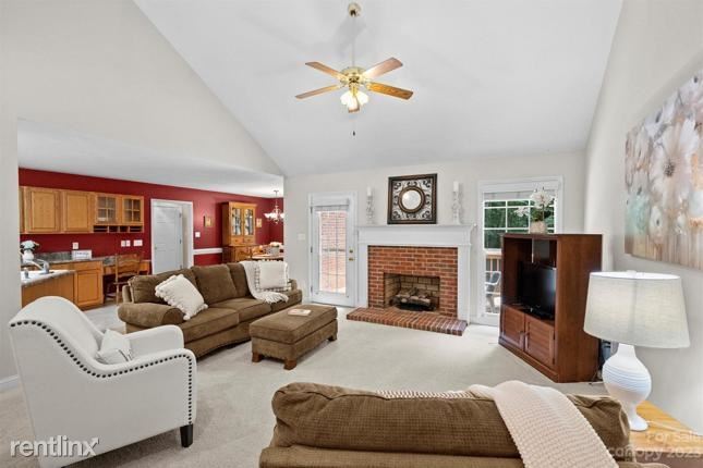 Foto del edificio - 3 br, 2 bath House - 530 R Jim Parker Road