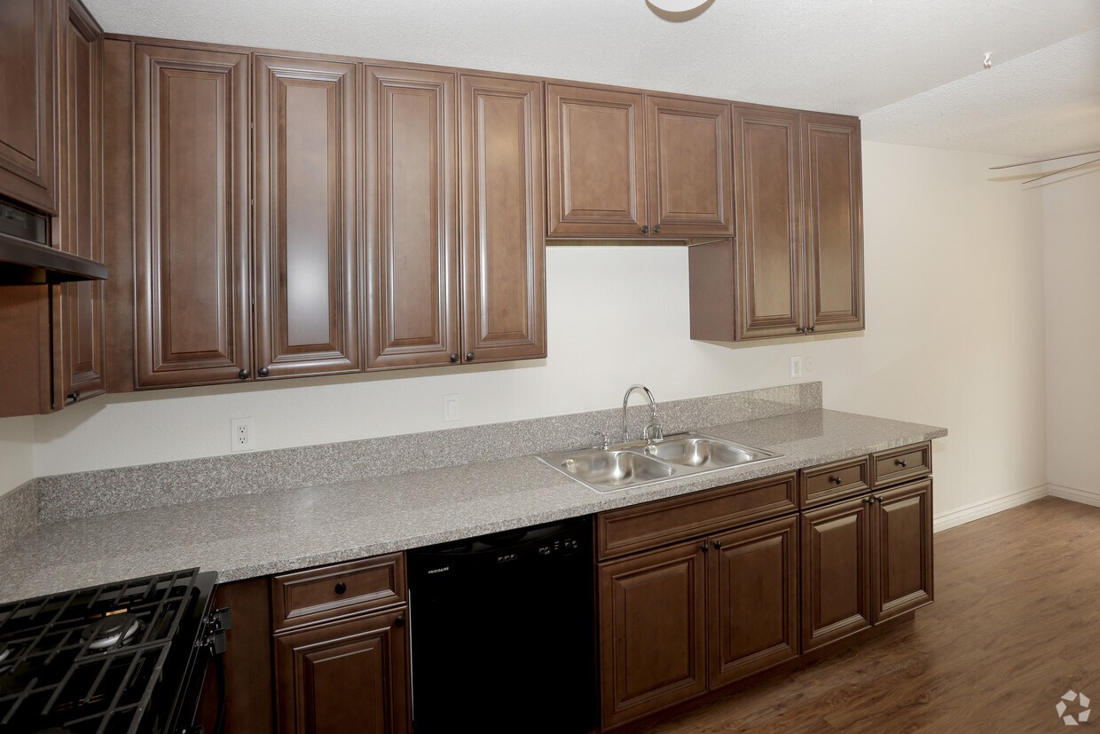 Kingswood Village 17830 Sherman Way Reseda, CA