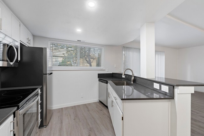 Building Photo - Monterra Townhomes