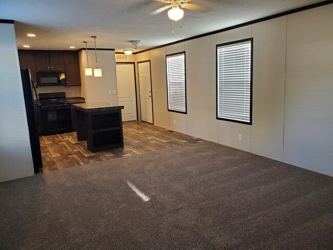 Building Photo - 6 Meadowlark Dr