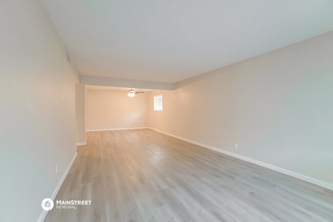 Foto del edificio - 1541 E Flower Cir