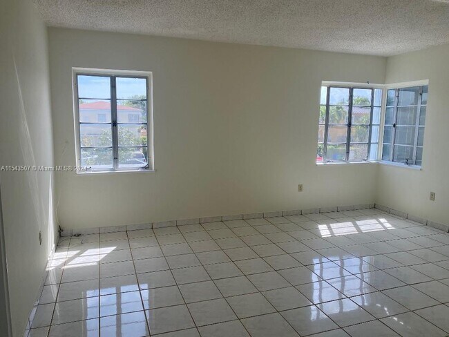 Foto del edificio - 2343 NW 15th St