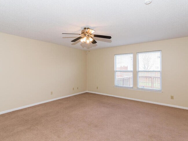 Building Photo - 3 bed 2.5 bath in Greenwood with a deck!