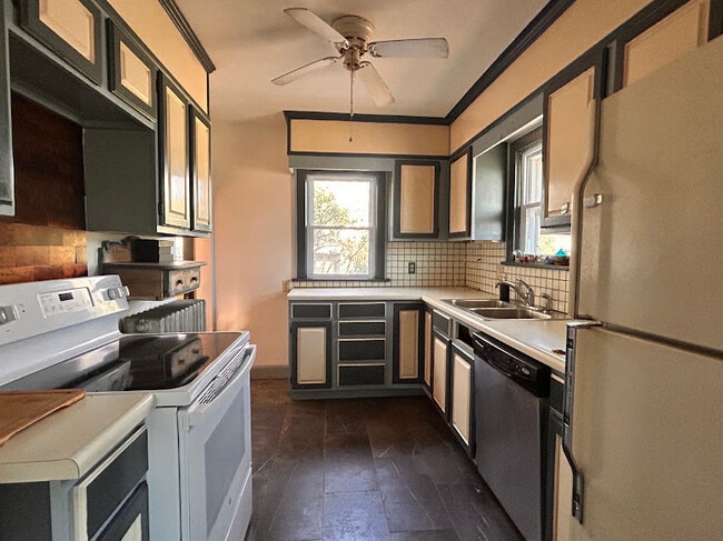 Foto del edificio - 7915 Westridge Rd