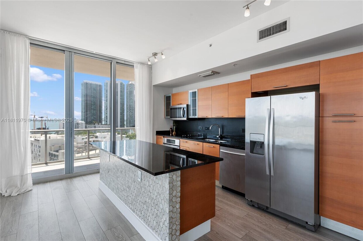 Foto principal - 3470 E Coast Ave