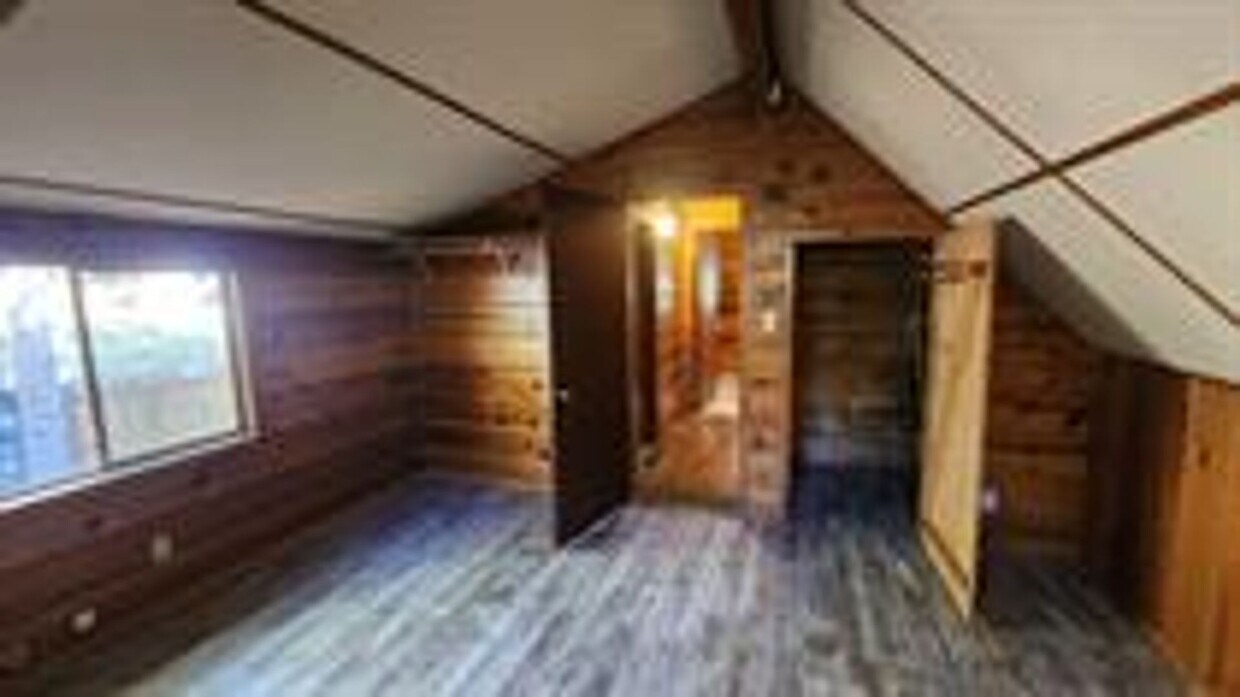 Primary Photo - Charming mountain retreat nestled on Hekek...