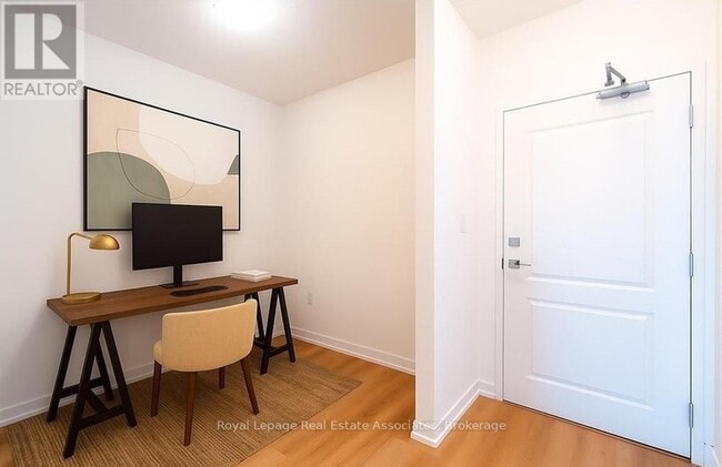 Building Photo - 470 Dundas St E