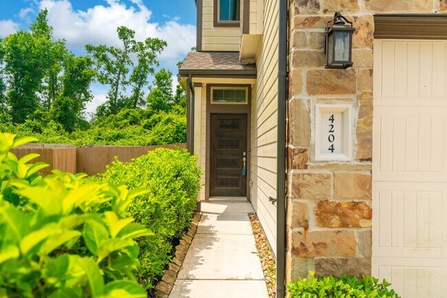 Foto del edificio - 4204 Merry Mill Dr