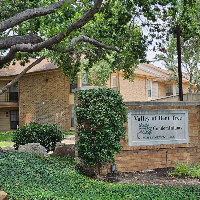 DESIRABLE ADDISON - DESIRABLE ADDISON Apartment