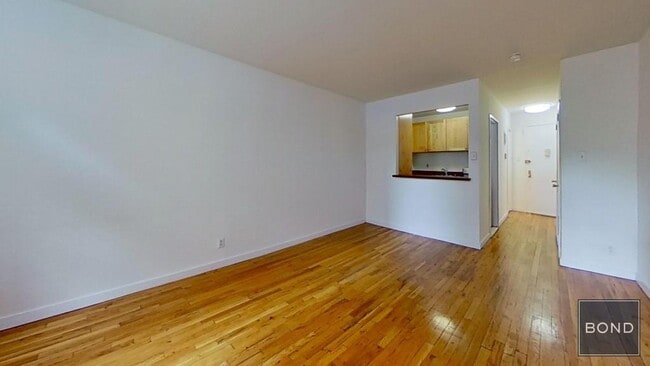 Building Photo - 402 E 83rd St