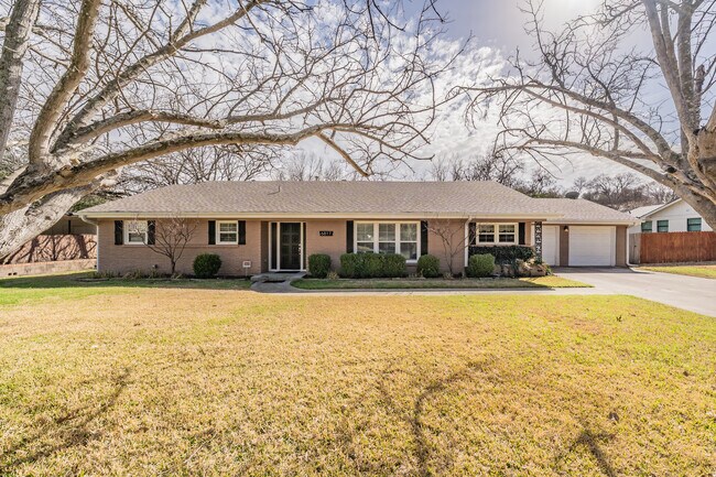 Building Photo - 6817 Fortune Rd