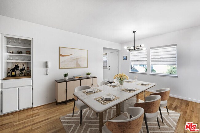 Foto del edificio - 5825 Bowcroft St