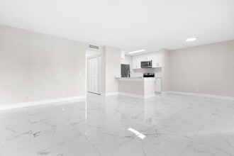 Building Photo - 712 Meadows Cir
