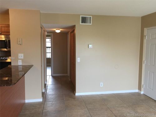 Building Photo - 3028 Coral Ridge Dr