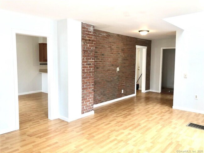 Foto del edificio - 53 Laurel Ave