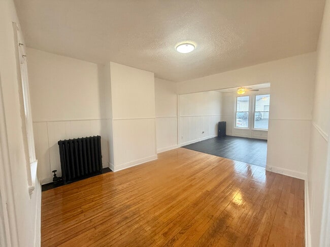 Building Photo - 194 Main St