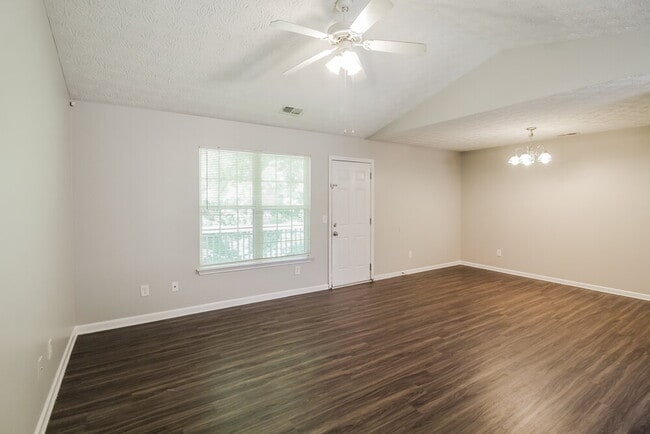 Building Photo - 40 Hunters Ridge Ct