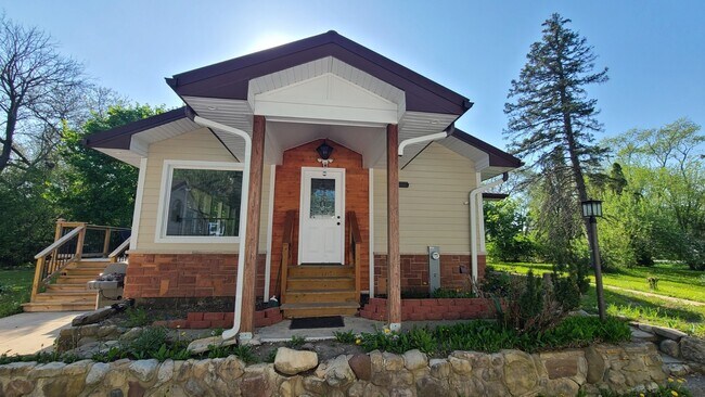 Building Photo - 22W337 Thorndale Ave